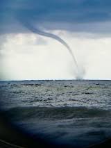 Trąba powietrzna uszkodziła wiele domów. Zdjecia Baltyk Traba Powietrzna Artykuly Szczecin Nasze Miasto