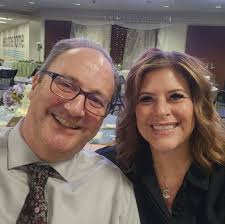 Be sure to tune in!! Ten minutes until we go live!!