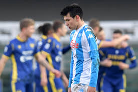 Corrían apenas 10 minutos cuando en un balón filtrado el chucky lozano se iba de frente el arco, un empujón lo mandó al suelo y phillipe con una barrida terminó. Napoli Revela La Gravedad De La Lesion Del Chucky Lozano Futbol Rf