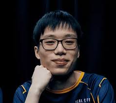 The Next Generation: An Interview with Avant Gaming's Violet