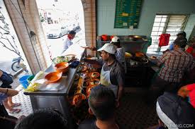 Mungkin akan ada yang mempersoalan adakah ianya halal? Nasi Kandar Ayam Merah Nasi Ganja Yong Suan Ipoh