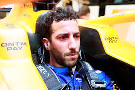 Daniel ricciardo, mclaren mcl35m, enters a corner (2021) daniel ricciardo (aus) renault f1 team rs20 makes a pit stop. Formel 1 Darum Macht Daniel Ricciardo Einen Auf Rebell