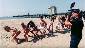 According to reports, the young woman pulled the child out of the water just in time. Now United All Day Behind The Scenes In 360 Youtube