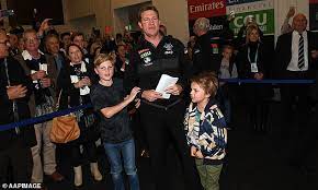 He has been married to tania minnici since december 31, 2002. Collingwood Coach Nathan Buckley Has Split With His Wife Of 18 Years Daily Mail Online
