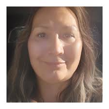 Looking for suggestions for a hair salon. Right now for someone who can  look at your face structure and knows what will look good. My hair is  pretty much one length past