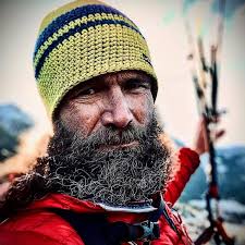 Weiter Feuer am Dach der Welt: Großer Andrang, Staus und fünf Tote am  Everest