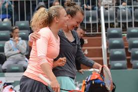 Krejcikova/siniakova tennis offers livescore, results, standings and match details. Odkaz Novotne Zije Divka Ktera Ji Prepadla Na Zahrade Pise Historii Isport Cz