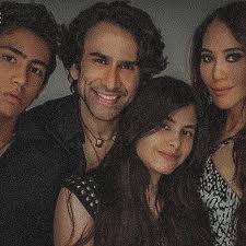 Mar 09, 2021 · perempuan 21 tahun ini ternyata punya alasan sendiri. Sempat Beda Agama 10 Kemesraan Jeremy Thomas Istri Selama 25 Tahun