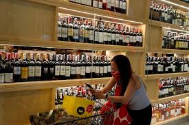 Liquor Shops To Open In Karnataka From Today In Non Containment Zones Curly Tales