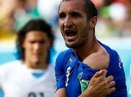 Italien ist raus und niemanden interessiert's. Gewonnene Wette Norweger Raumt Dank Suarez Biss Ab