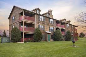 This Picturesque Retreat In Illinois Is Surrounded By Splendid Outdoor Attractions Holiday Inn Holiday Resort Vacation Inspiration