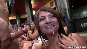 A despedida de solteira é filmada por outras mulheres que participavam e curtiram o momento com negro de pau grande. Festa De Despedida De Solteira Se Torna Uma Grande Orgia Cnn Amador