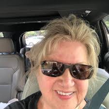 Lisa Oles's Instagram, Twitter & Facebook