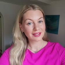 Laura Canning's Instagram, Twitter & Facebook