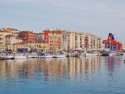 Ca Y Est C Est Le Week Endddd Et Il Fait Toujours Aussi Chaud Et Etouffant A Lyon Mon Je Vous Souhaite Un Bon Week End Avec Cette Photo Du Port De Nice
