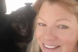 Sandra Leighton's Instagram, Twitter & Facebook