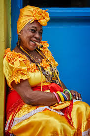 Cuban woman smoking cigar | HDR Photographer