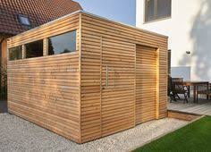 Design Garden House With Larch Wood And Sliding Door As A Flat Roof With Cube Shape And Light Cu Design Gartenhaus Flachdach Gartenhaus Gartenhaus Selber Bauen