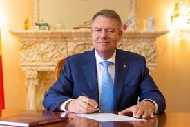 Președintele klaus iohannis a postat marți pe rețelele sociale o fotografie de când era elev, cu ocazia zilei copilului, sărbătorită pe 1 iunie. Klaus Iohannis Amintiri Din CopilÄƒrie PreÈ™edintele A Publicat O Fotografie De Cand Avea 17 Ani Foto Stiri De Cluj