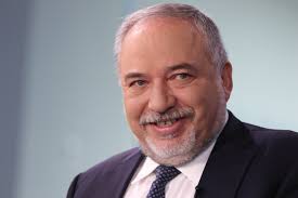 ליברמן: אתמוך בחנינה לנתניהו תמורת פרישתו מהפוליטיקה http://bit.ly/2ruYoGu  צילום: אבי מועלם