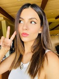 Homelong hairstylesvictoria justice long wavy hairstyle. Victoria Justice Victoriajustice Twitter