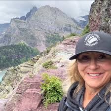 Blue & Gold ➡️ Silver & Black 2024 Walter Payton Award winner Tommy Mellott  (Montana State) is headed to Las Vegas #ExperienceElevated