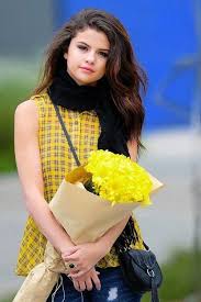 Beautiful Hollywood Actress Selena Gomez Age Instagram Bio Net Worth More Selenagomezcu Selena Gomez Photoshoot Selena Gomez Cute Selena Gomez Pictures