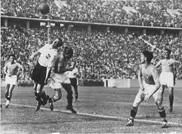La antorcha olímpica como el más dinámico y moderno de los símbolos olímpicos hace su primera aparición en berlín. Anotando Futbol Futbol Olimpico 1936 Parte 1