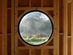 Image L Oeil De Boeuf Pose Vu De L Interieur Maison Bois Doudou Skyrock Com Maison Bois Oeil De Boeuf Maison