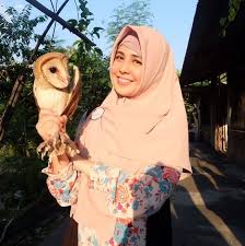 Ngintip janda mandi disungai karena ditinggal suami. Duh 10 Artis Cantik Ini Terpaksa Jadi Janda Saat Di Usia Muda Ada Yang Nikah Pas Masih 18 Tahun Seruni Id