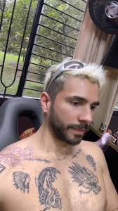 Linda Tarde de Lunes para toda la Familia #JDuquistas ❤️ Aquí les dejo el  nuevo tatuaje del cantante Colombiano @Juan Duque 💜 ese hombre cada vez  está mejor y más hermoso 🙌🏻