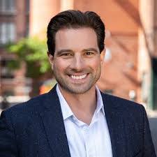 Scott Mcgillivray's Instagram, Twitter & Facebook