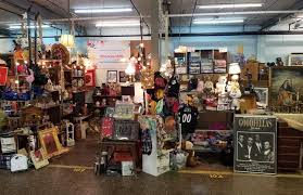 02 15 20 Saturday Homeless To Independence Inc Is Fundraising Today At The Indoor Market At Wind Gap Space Indoor Markets Juicy Couture Jewelry Wind Gap