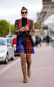 See What The Street Style Set Are Wearing At Paris Fashion Week Mixing Prints Fashion Fashion Mixed Prints Outfit