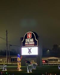 We had such a fun and memorable Road-trip to Tulsa! Filled with a lot of  quirks, madness, fascinating stuff, a lot of food I'd never seen before! 😅  Joshua and Titus are