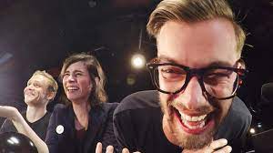 Alle shows mit joko und klaas auf einen blick. Red Nose Day 2016 Joko Und Klaas Vergeht Das Lachen Harro Fullgrabe Sturzt Sich Presseportal