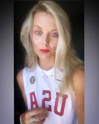 Cassandra Kruse's Instagram, Twitter & Facebook