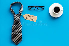 Disfruta de los siguientes 39 fondos de pantalla de cumpleaños para tu móvil o escritorio. Concepto De Cumpleanos Del Hombre Feliz Texto De Cumpleanos Cerca De La Corbata Masculina Los Vasos El Cafe En El Fondo Azul En Foto De Archivo Imagen De Tapa Anuncio 164916190
