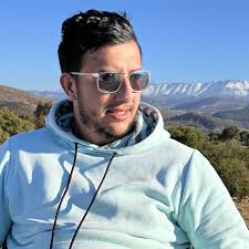 Share your smile whit the world. It's a symbol of friendship and peace  Thank you 📸@zayd_boutouch . . . . #love #qatar #o #s #fashion #wedding  #india #summer #music #up #new #instagram #