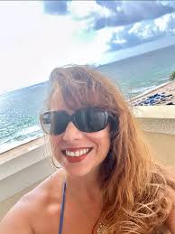 Private room with DJ for 25 people?