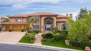 Back At One Singer Brian Mcknight Lists L A Home For 1 8m American Luxury