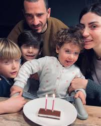 Prima di matilda sono nati lorenzo e matteo (rispettivamente di 7 e 5 anni). Leonardo Bonucci Con La Moglie Martina E I Figli Le Foto Private Gossip