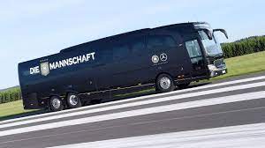 Comfort class hd mannschaftsbus nationalteam schweiz dcs. Dfb Prasentiert Neue Wort Bild Marke Die Mannschaft Dfb Deutscher Fussball Bund E V