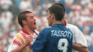 El codazo de tassotti a luis enrique en el mundial 1994 españa quedó eliminada en cuartos de final ante una italia que supo aprovechar sus ocasiones 10/04/2020 · 10:51 El Codazo De Tassotti A Luis Enrique En El Mundial 1994