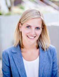 Liz Stanton's Instagram, Twitter & Facebook