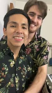 Celebrando un Mes Juntos con Pizza y Música