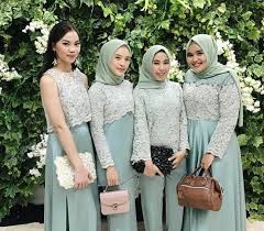 Seperti model dress brokat pendek untuk pesta terbaru yang ada di atas dengan gambar bunga membuat para wanita akan semakin cantik dan elegan. I Pinimg Com 736x 1f 31 C5 1f31c5a2efa604c0d3a5