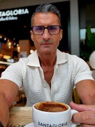 Que tiempos aquellos en los que sólo había un tonto en cada pueblo"...me  hizo gracia cuando lo escuché de un conocido psiquiatra forense... Estoy  observando a muchos afirmar que "la universidad está