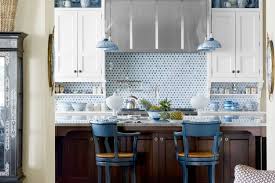 Selain digunakan sebagai area tempat memasak, di sana bisa menjadi tempat makan bersama. Ide Desain Lampu Untuk Dapur Yang Membuat Area Memasakmu Jadi Lebih Cantik Dan Unik Furnizing