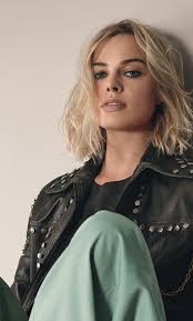 Beautiful free photos of celebrities for your desktop. Margot Robbie Iphone Wallpaper 1280x2120 Wallpaper Teahub Io